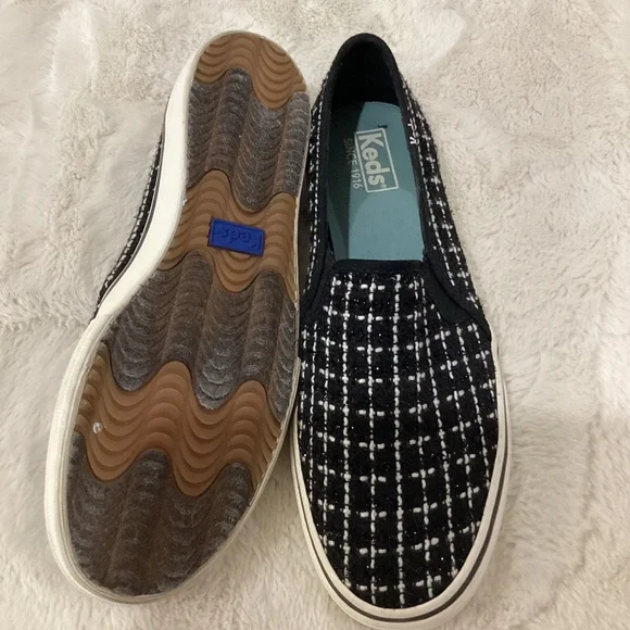Keds Slip on Tennis shoes - Picture 2 of 2